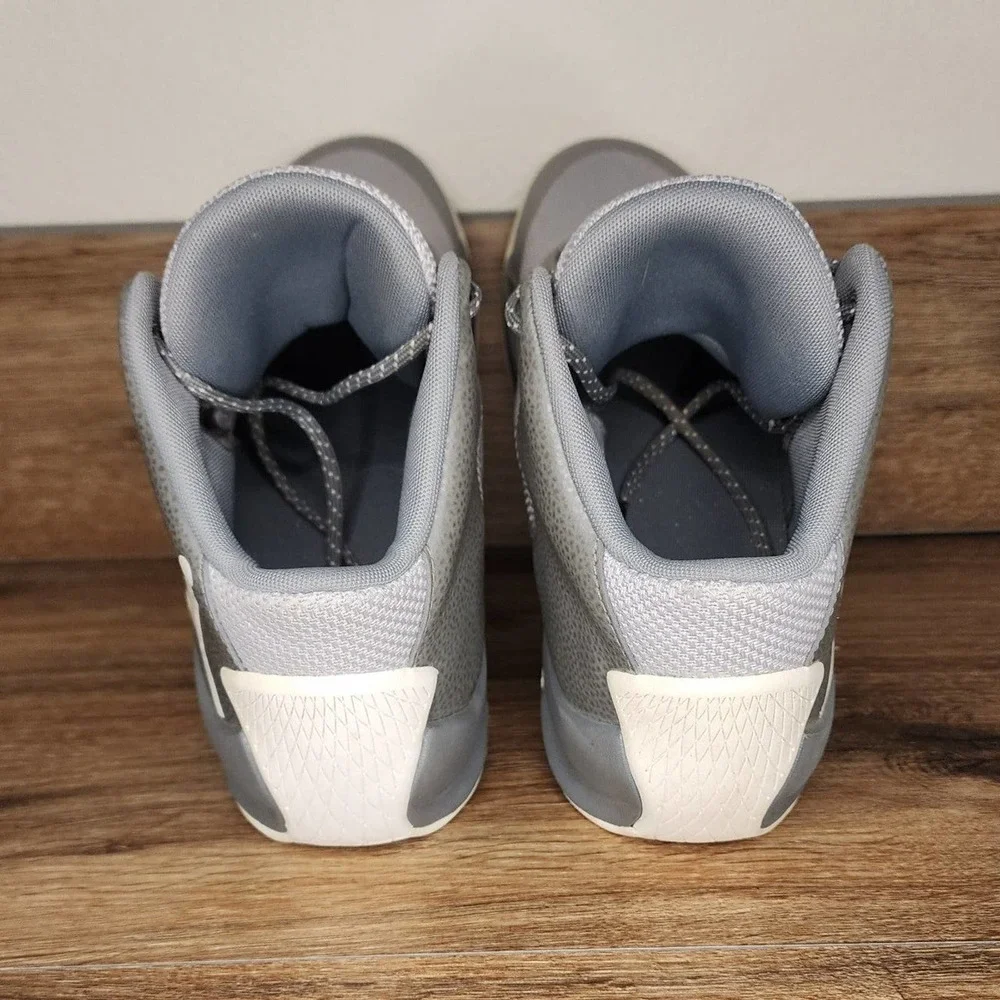 Nike Jordan Men's Grey Basketball Shoes